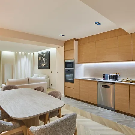 Rent A - Caire, Montorgueil *
