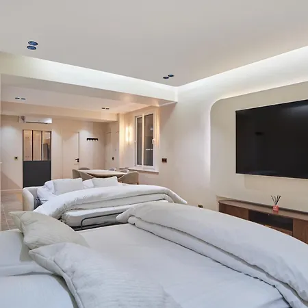 Rent A - Caire, Montorgueil Paris