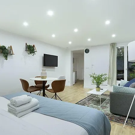 Rent A - Caire, Montorgueil