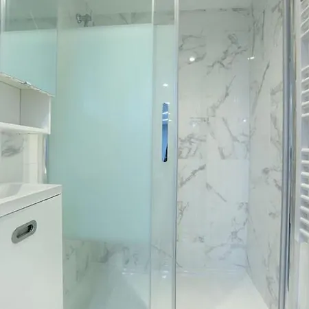 Rent A - Caire, Montorgueil *