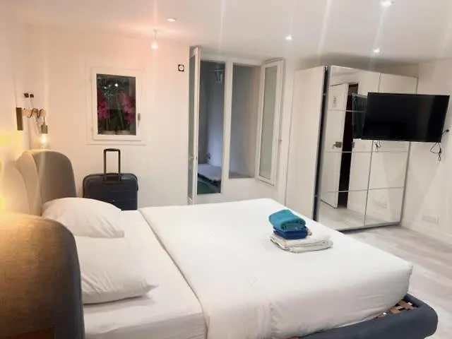 Rent A - Caire, Montorgueil פריז