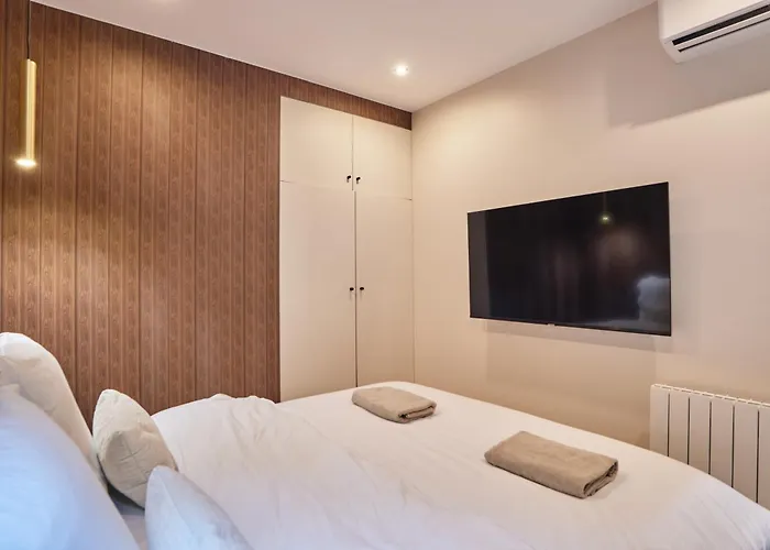 Rent A - Caire, Montorgueil *