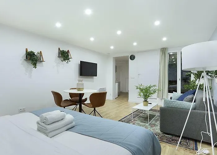 Rent A - Caire, Montorgueil