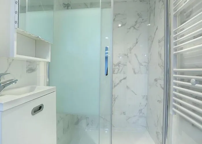 Rent A - Caire, Montorgueil *