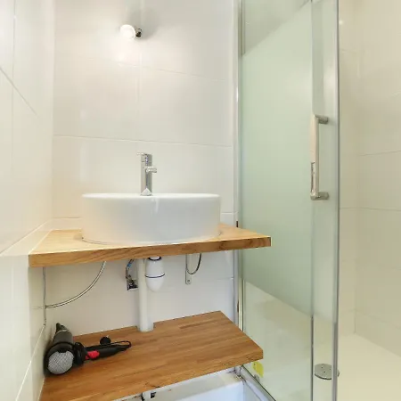 Rent A - Caire, Montorgueil París